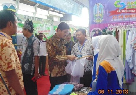 Kunjungan Kadis. Pendidikan Prov Jatim di Stand SMK Raudlatuth Tholabah